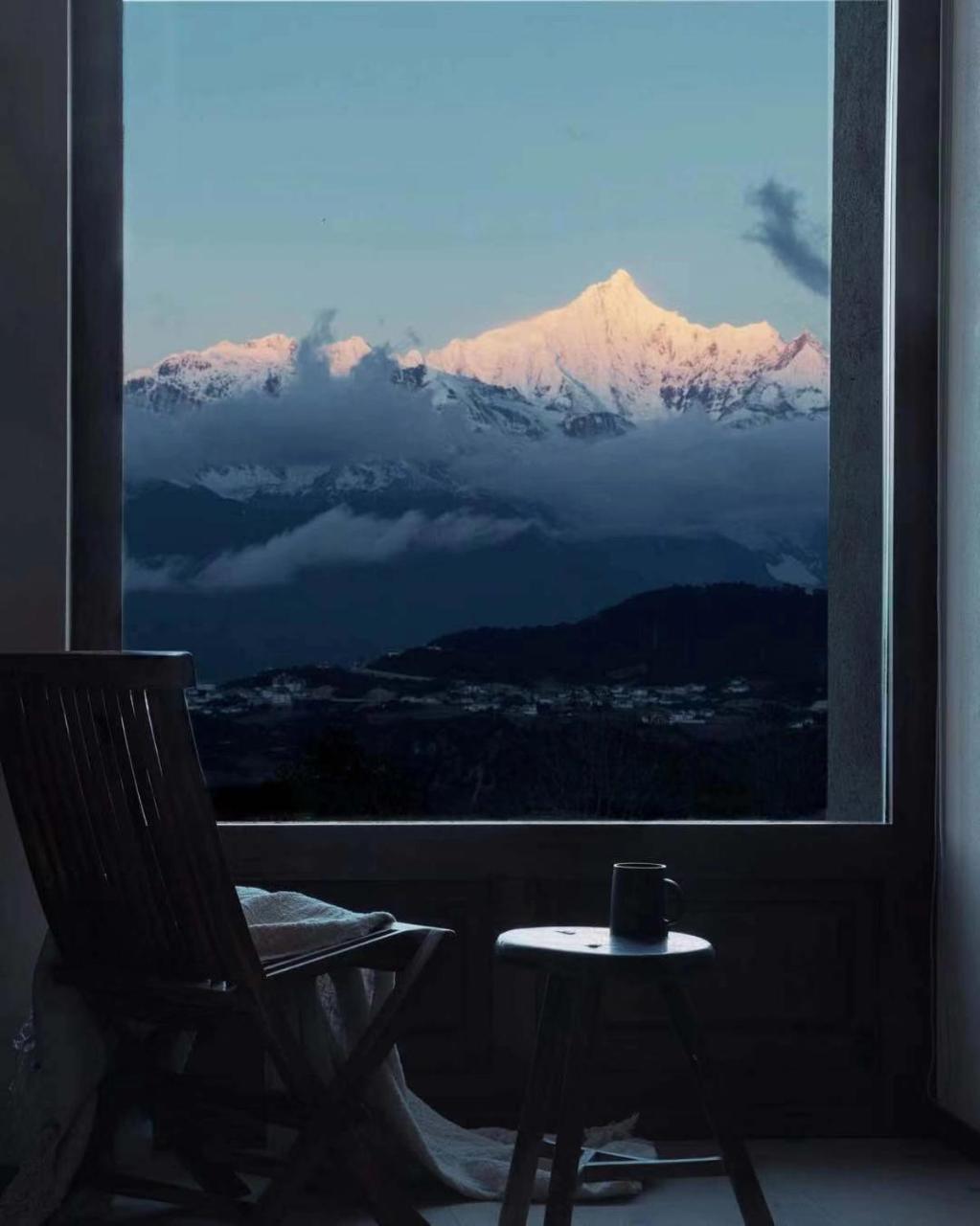 Sunyata Hotel. Deqin Meili Deqen Екстериор снимка